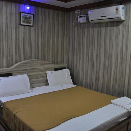 C M Hotel New Wodapatti Dış mekan fotoğraf