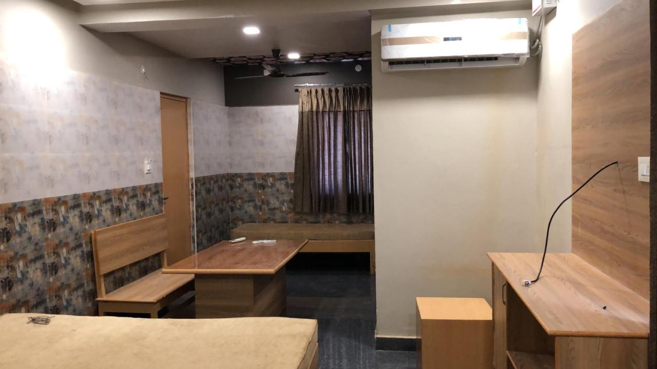 C M Hotel New Wodapatti Dış mekan fotoğraf