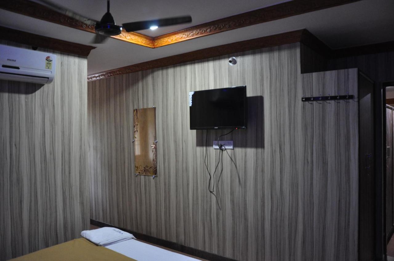 C M Hotel New Wodapatti Dış mekan fotoğraf