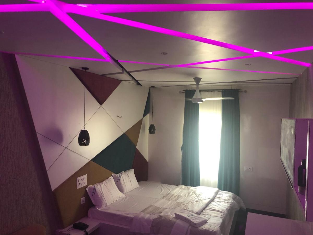 C M Hotel New Wodapatti Dış mekan fotoğraf
