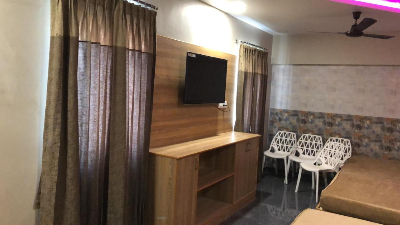 C M Hotel New Wodapatti Dış mekan fotoğraf